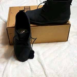 New Soft Style Hush puppies  booties size 6